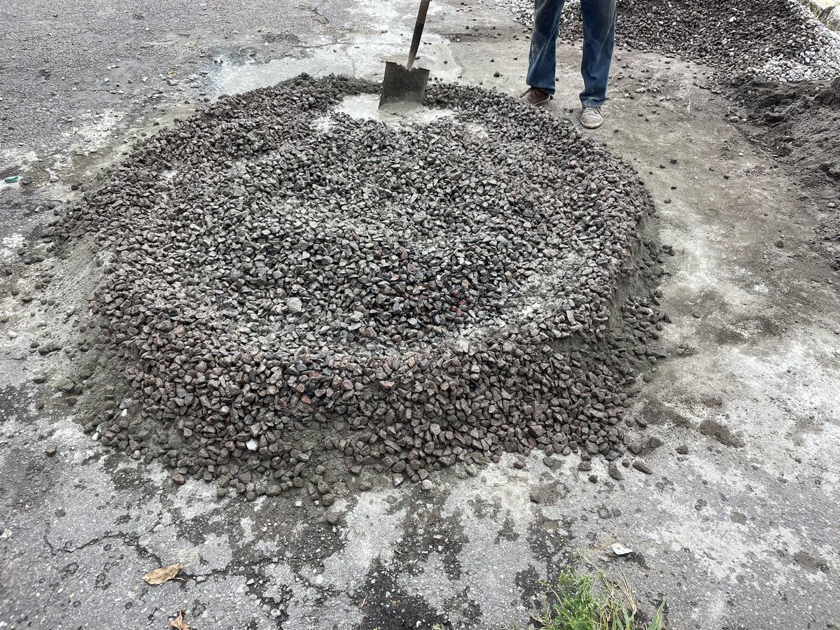 joker213357's tweet photo. Domingo nos tocó laborar,… 🏠🧰👷🏽‍♂️ #colado 
#losa 
#nostocolaborar 
#tardededomingo 
✌🏾😃. https://t.co/AOVqFHdS9s