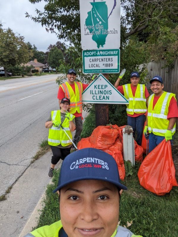 MidAmCarpenters's tweet image. #Local1889 reps and Local 1889 members did roadside cleanup in Elgin. Local 1889 is partner in “Adopt a Highway“program. They do roadside cleanup three times a year. One of many ways Carpenters do their part to make our communities a better place! Nice work Brothers and Sisters!