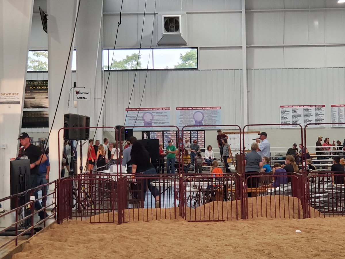 StuffLindenSays's tweet photo. Wayne County World Fair Day 2:
The bakery auction is the sweetest day of the fair.
Dad joke of the day:
What does bread do when it comes out of the oven?
Nothing. It likes to loaf around.
#Hashtag
#WayneCountyFair
#DadJokes https://t.co/SUWzbSzm4c
