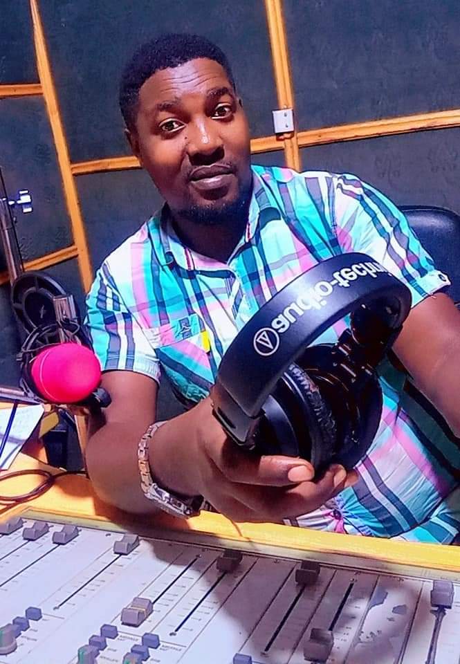 SpiceFMHoima's tweet photo. Good Morning!!! 
Brand New Day, Brand New Week. Positive Vibes. High Energy. Your Favourite Music Hits on the #MorningDelight with @ApuuliB &amp; @KerenNatukunda https://t.co/m1fKpOK5TG