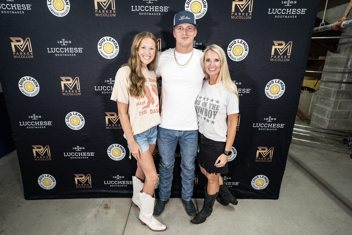 SadieKnoll's tweet photo. Parker, thank you will never be enough, I’m forever grateful to have had such an opportunity, 10 shows down, many more to go, these are the nights i’ll never forget! Thank you is at the top of my list, I’ll love you forever! @ParkerMcCollum #theresnobodylikeParker https://t.co/724hLlGeEA