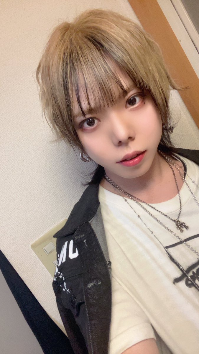 typing_div's tweet photo. 2023.08.10 『DRUM SON』将吾フェス

ライヴすら2年振りとかで東京のDIV再結成ライヴも行けなかったから福岡！将吾フェス初参戦してきた！誘ってくれてありがとう🥺

久々のちさくんやっぱりかっこよくて最高だった😂
将吾くん誕生日おめでとうございます🎂

@acme_chisa https://t.co/UgkixSqufg