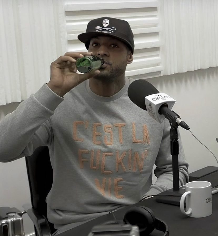 lpnjf_sidy's tweet photo. BOOBA entrain de boire la concurrence depuis 26ans et y’a personne sur la même table que lui🫡🏴‍☠️🙌🏿 https://t.co/aMFEnAzMDr