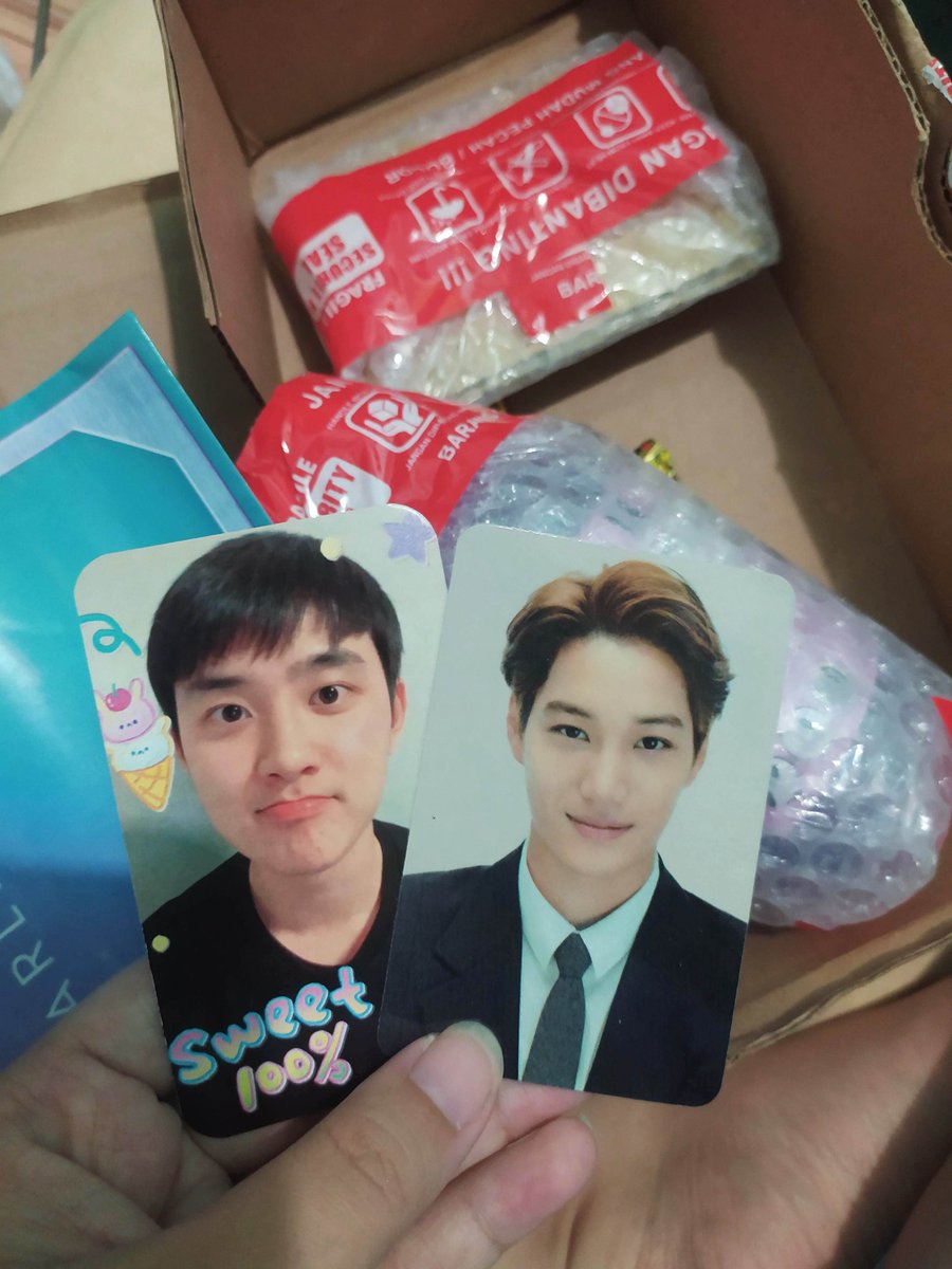 psp_iraz's tweet photo. Makasih ya @pudingkfc__
Kim Jongin udah pulang ke sini 🤩
Dapet fribis nya pas KAISOO jaya jaya jaya 😜
Btw sabun cairnya Scarlett udah aku coba. Baunya wangi bgt ❤️
#KAI
#EXOxSCARLETT https://t.co/TXNEiQmAV6