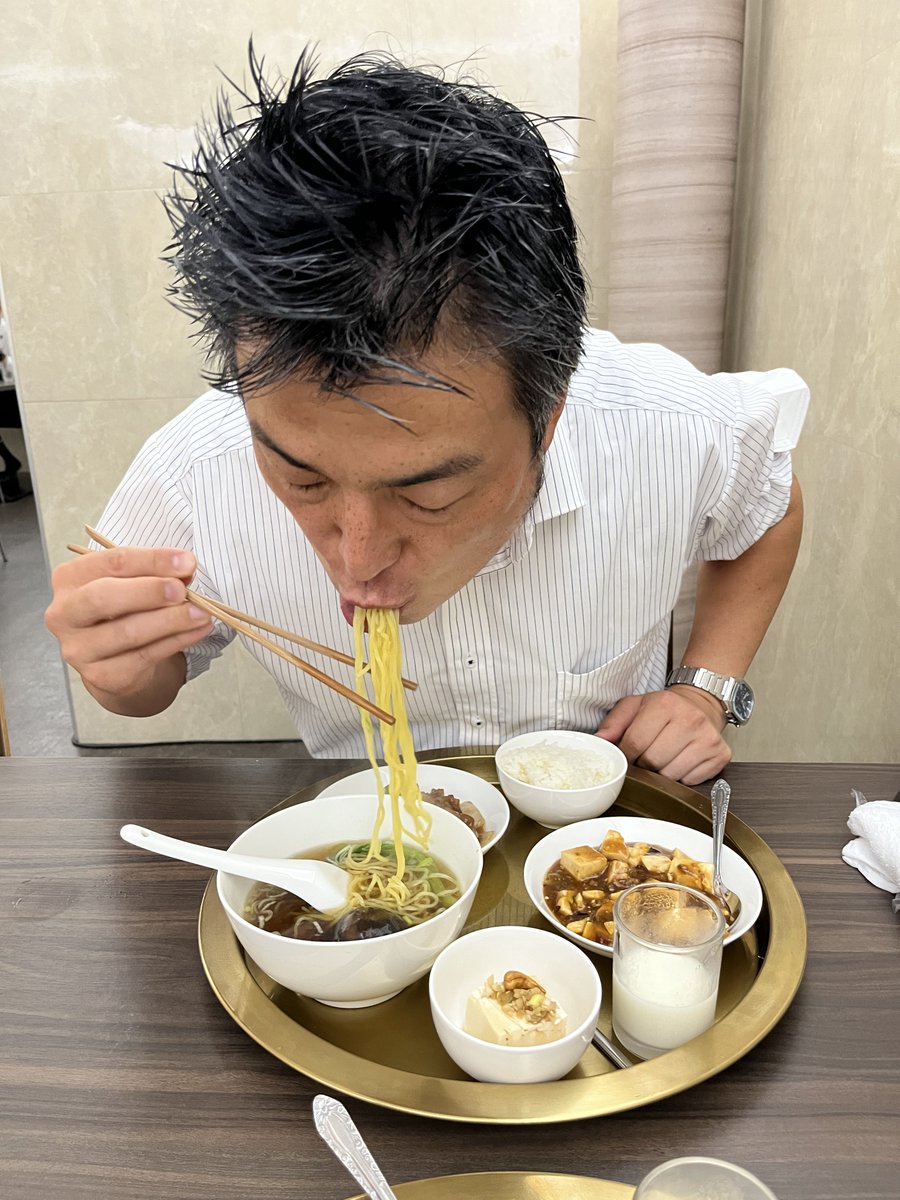 CDP_AICHI10's tweet photo. 一宮市浅井の中華料理店。安くてうまくて居心地よくて申しぶんないから週1回程度お世話になっている。
ところが、XIANG LONG という店名が読めずに「あのお店」と呼んでいた。
箸袋を凝視した。シャンロンだ。シャンロン。覚えた。
#XIANGLONG #藤原のりまさ #ワラ劇場 #立憲民主党 #愛知10区 https://t.co/h5ONXZ0N6B