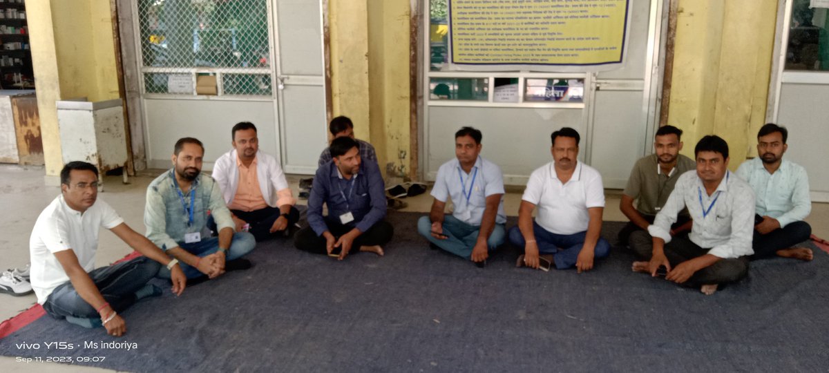 राजस्थान फार्मासिस्ट कर्मचारी संघ के आह्वान पर 
#फार्मासिस्ट_कार्यबहिष्कार_राजस्थान
<a href="/ashokgehlot51/">Ashok Gehlot</a>
<a href="/plmeenaINC/">Parsadi Lal Meena</a>
<a href="/8PMnoCM/">राजस्थानी ट्वीट</a> 
<a href="/DainikBhaskar/">Dainik Bhaskar</a> 
<a href="/rpbreakingnews/">Rajasthan Patrika</a> 
<a href="/1stIndiaNews/">First India News</a> 
<a href="/RajCMO/">CMO Rajasthan</a>
<a href="/DIPRRajasthan/">सूचना एवं जनसम्पर्क विभाग, राजस्थान सरकार</a>
<a href="/DainikNavajyot2/">Dainik Navajyoti</a>
<a href="/zeerajasthan_/">ZEE Rajasthan</a>
<a href="/punjabkesari/">Punjab Kesari</a>
