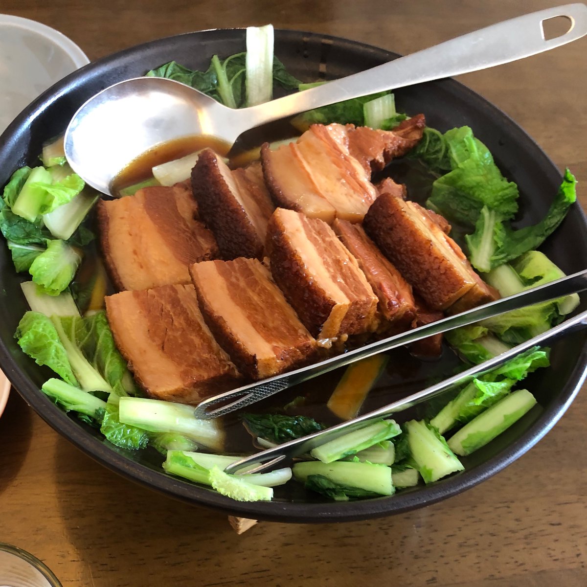 louis2ami's tweet photo. 韓国旅行記（9月9日）

メンボシャを食べに
また木蘭に行ってきました。

今回は、イ・ヨンボクシェフに会うことができて、貴重な体験でした✨✨

前回頼めなかったトンポーロ（小）も事前予約🙆🏻‍♀️
トンポーロはスパイスが効いていてとてもおいしかったです。小サイズながらボリュームがありました😅 https://t.co/nSdoH0rPnM