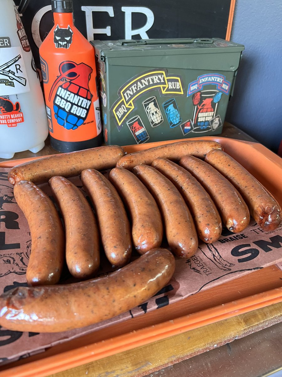 InfantryBBQRub's tweet photo. #traegergameday Where there’s a will there’s a way! Great weekend of college 🏈 Go 🦫 #traegergrills #traegerhood #teamtraeger #traegergameday #crawfish #crawfishboil #sausage https://t.co/dVMZLyoY4y