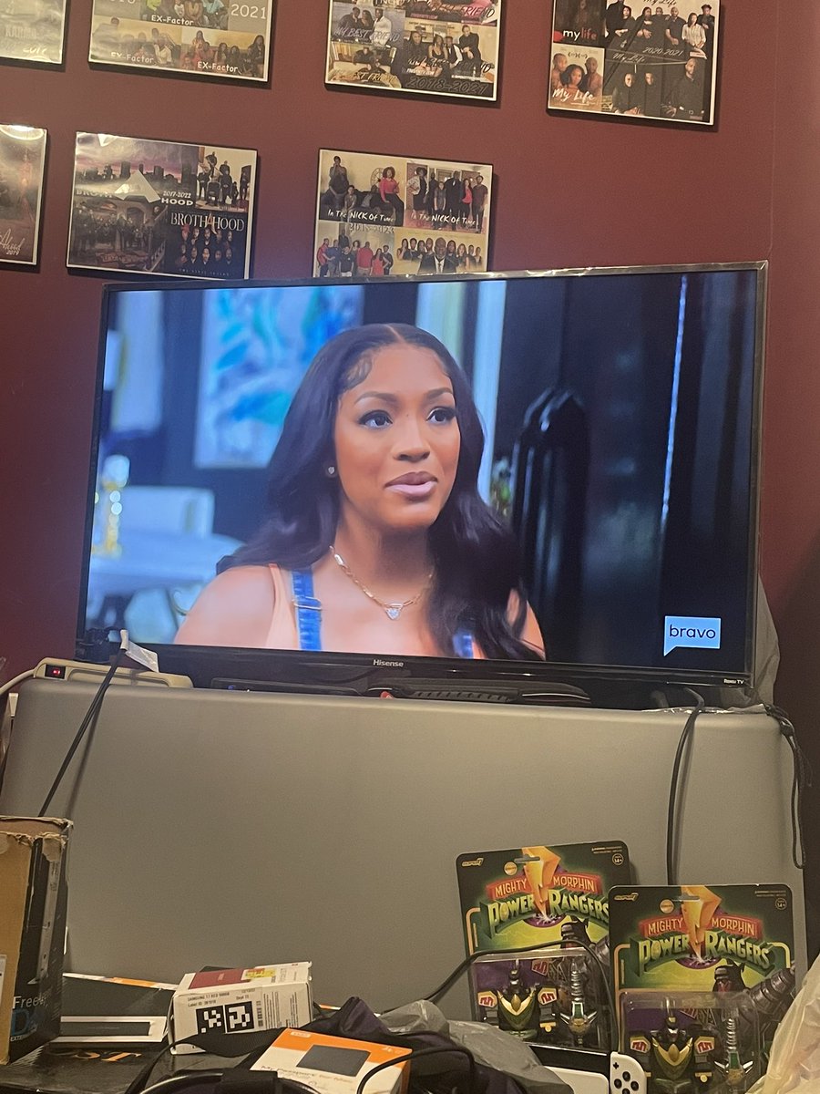 KARLTONTCLAY's tweet image. And now they’re showing #ThePass on @BravoTV!!!! Who is really winning here? C’mon! #TeamKandi #TeamDrew  

She by No Pay and Mar-NO are GAGGING that @Kandi constantly gets to the bag, and they are maddddddddddd! They can continue with the whack antics and Kandi still WINS! #RHOA