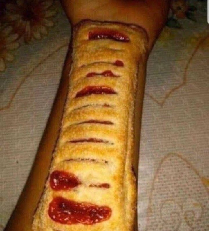 v4mpluxy's tweet photo. the arm of someone in my tl: https://t.co/ocA8R5wnQh