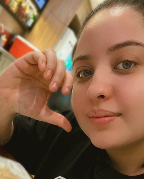 GirlRealityshow's tweet photo. Acabei de ver um post sobre a Mari Fernandez e fiquei pensando em como eu acho ela perfeitinha do jeito dela. Eu amo o senso de humor dela,acho muito fofo o jeito q ela fala alto,meus olhos saem corações quando ela fala arrastado,acho lindo os olhos,a boca,o nariz. Acho mesmo!😍 https://t.co/ioLayHbz9S
