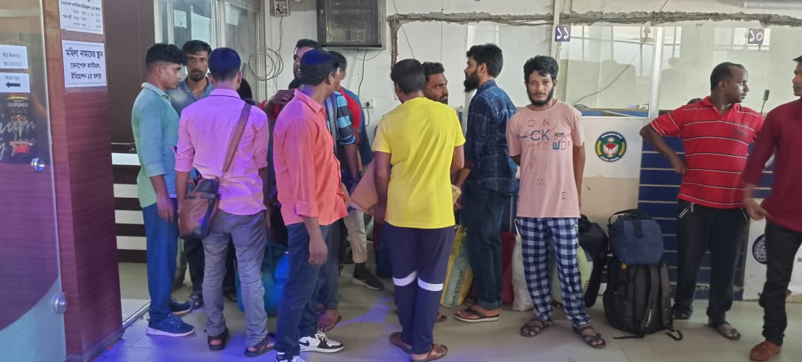 ভারতে ভারতে কারাভোগ শেষে দেশে ফিরল ১৬ বাংলাদেশী যুবক
