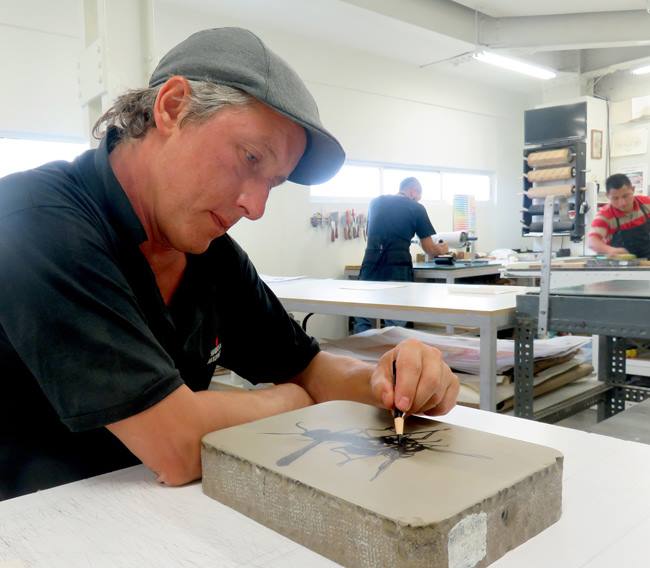 El martes 12, el artista visual Luis Moro nos acompañará en El Entremés.
Compartirá sobresus recientes proyectos. 😍🦋🐝
 La cita es a las 13:00 en viveradio.mx  

¡No te lo pierdas!  
#cultura #artevisual #creadores #Entretenimiento #MedioAmbiente #veganismo