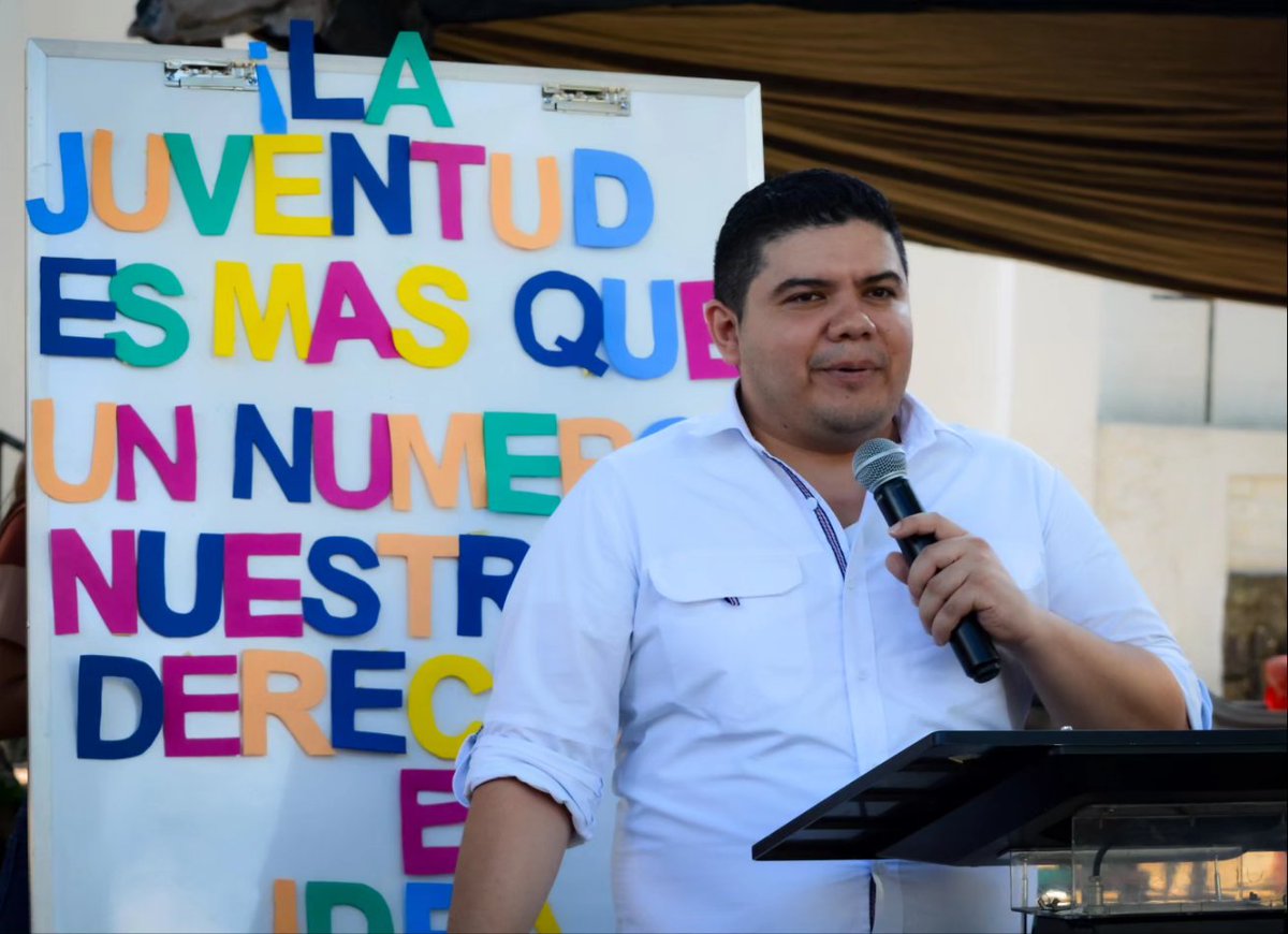 PlateroSaul's tweet photo. Nuestros jóvenes derrochando talento en el #festivaldelajuventud 😎💃🏽🕺🏻 
Es un verdadero gusto para mí el poder ser parte de esta gran convocatoria, admiro y aplaudo todo el esfuerzo de la Red Juvenil de San Vicente que como ya es costumbre ¡Se lucieron! 😎😎😎 
@Nayib @Lisseth https://t.co/TqC9Z5Y6wC