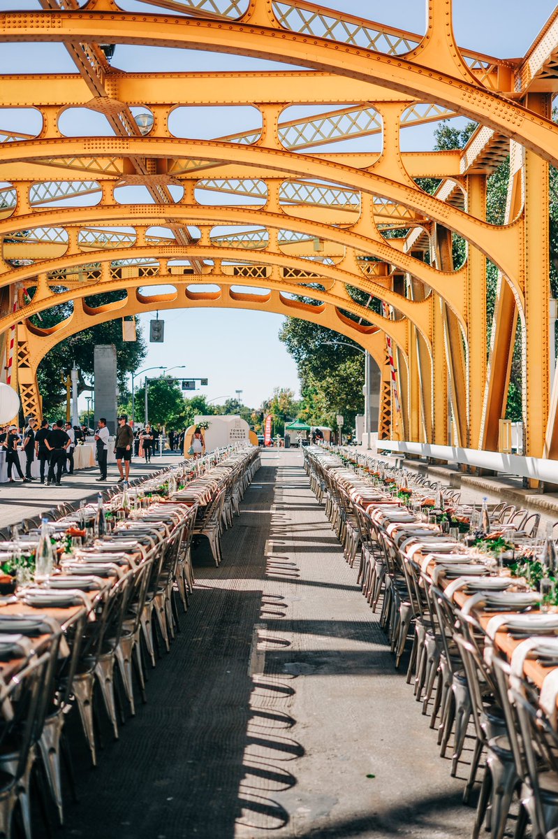 VisitSacramento's tweet image. Happy Tower Bridge Dinner Sunday! 🤩✨

We can’t wait to celebrate 10 years of this iconic Sacramento event tonight. 

A special thank you to Block Ice Co for keeping our cocktails from Nix Taco extra cool 🧊