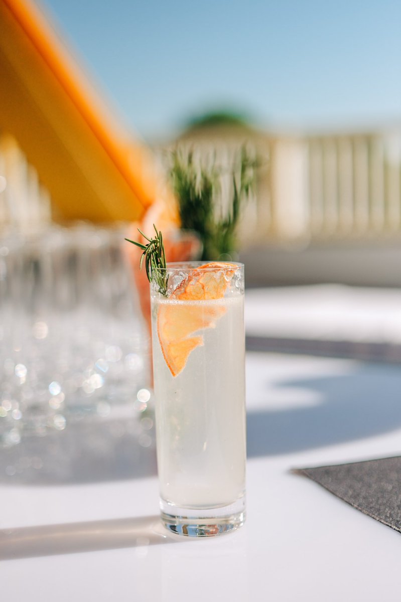 VisitSacramento's tweet image. Happy Tower Bridge Dinner Sunday! 🤩✨

We can’t wait to celebrate 10 years of this iconic Sacramento event tonight. 

A special thank you to Block Ice Co for keeping our cocktails from Nix Taco extra cool 🧊