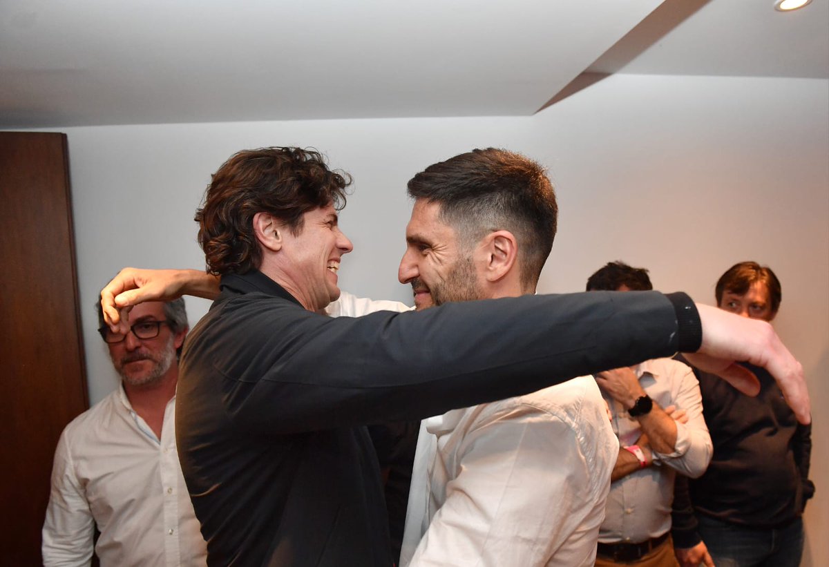 Felicitaciones querido <a href="/maxipullaro/">Maximiliano Pullaro</a>. 60 años después, un radical vuelve a gobernar Santa Fe. Hoy los santafesinos votaron masivamente a un dirigente con coraje. Maxi y su equipo son capaces de resolver los problemas de Santa Fe y de potenciar su desarrollo económico. Todos los