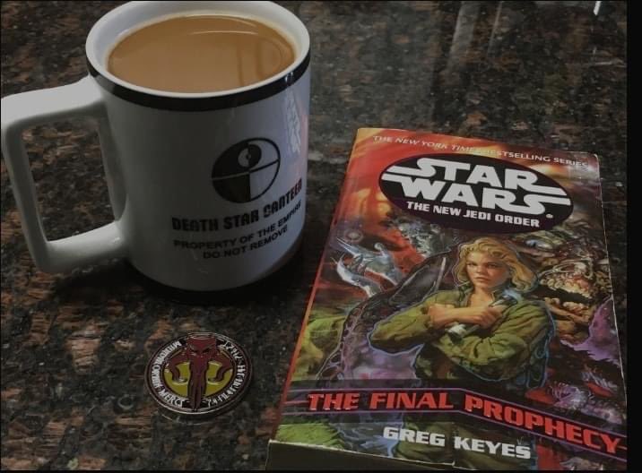 Social Society Sunday!

Today we'd like to introduce you to Datapad Entries: A Society for Star Wars Book Readers

mandalorianmercs.org/forum/index.ph…

Legends?  Canon?  We don’t care, just give us Star Wars books.

What’s your favorite SW book?
