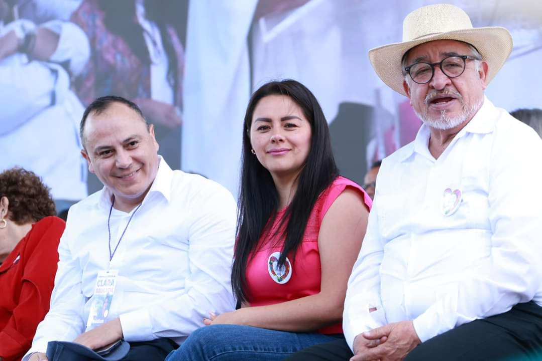 fernando_da1's tweet photo. Hoy fue un día lleno de alegría en la Alcaldía Iztapalapa,  el respaldo de los vecinos y vecinas a la compañera Clara Brugada es contundente. 
Enhorabuena por tu Informe de Gobierno, seguimos caminando, la ruta ya está muy clara ✊️ https://t.co/UrYtzEhtx0