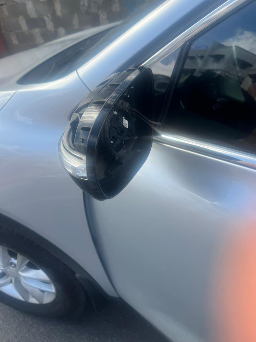 gc0725's tweet photo. @pesqueiradiego @PoliciaRD @YeniBerenice Me gustaría que estos desapercibidos que me desmantelaron la guagua anoche sean capturados ya que aunque parezca una pequeñez esas piezas valen dinero y los respuesto cuando vas te venden la misma tuya 

Sector alma rosa II. https://t.co/Dq7Yl9gcBt