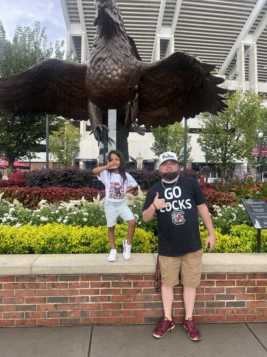 jaketho51954807's tweet photo. 🐔🤙🏼 Ryleigh loved her first Carolina football game #Gamecockfootball https://t.co/DZtTaR4h4G