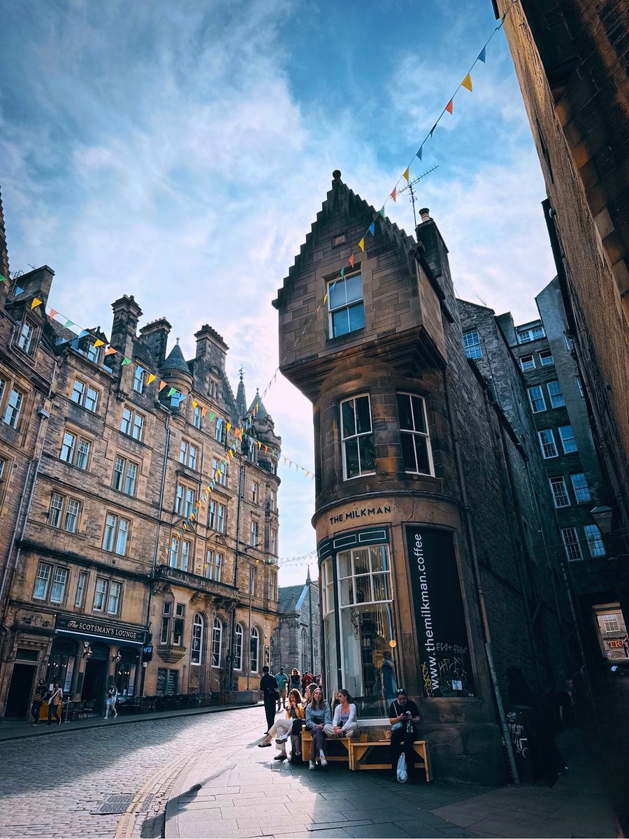 Edinburgh, Scotland 🏴󠁧󠁢󠁳󠁣󠁴󠁿 📍 #edinburgh #scotland #harrypotter #visitscotland #uk #edinburghlife #ig #travel #edinburghcity #edinburghscotland #london #visitedinburgh #photography #thisisedinburgh #edinburghcastle #scottish #lovescotland #leith #dundee #ig