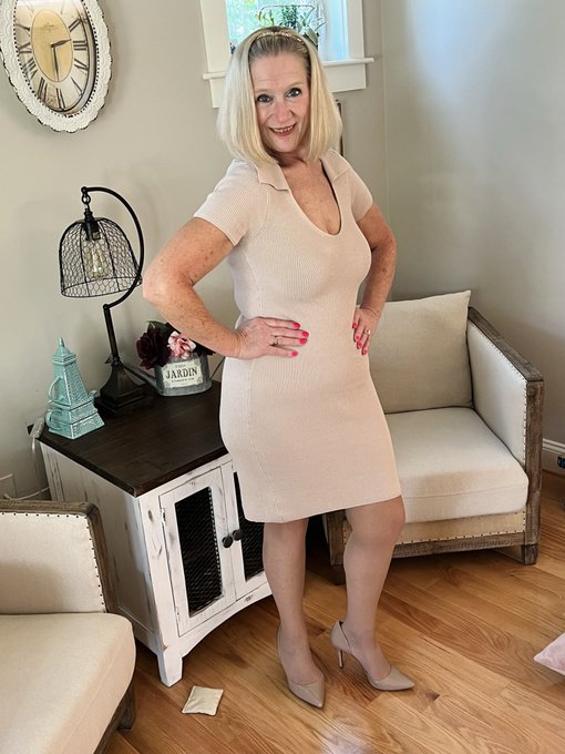 Mom vs MILF PORN STAR. https://t.co/B9lTdvK1sD https://t.co/1lYUK9XBeW