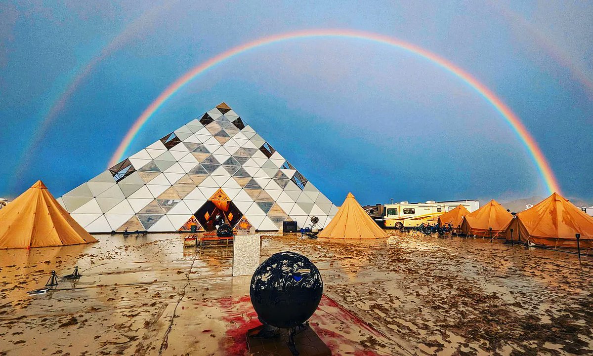 jdietz's tweet photo. Guess what I learned at burning man? #playalchemist https://t.co/1v2DeR2671