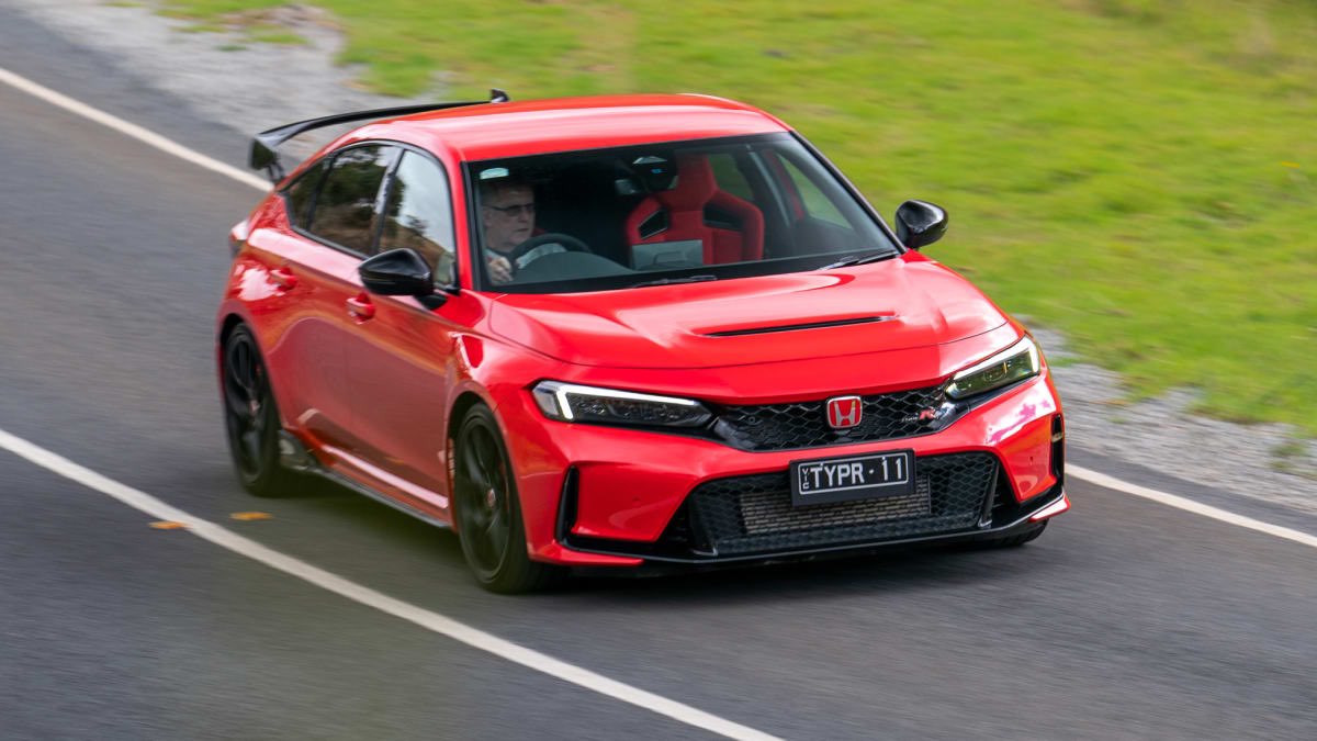 HondaNilai's tweet photo. Which @Honda Civic Type R would you prefer?

The older one or the new Civic FL5?

Share &amp; comment down below 👇 

#honda #civic #hondacivic #car #hondanilai https://t.co/kPvytfwkHa