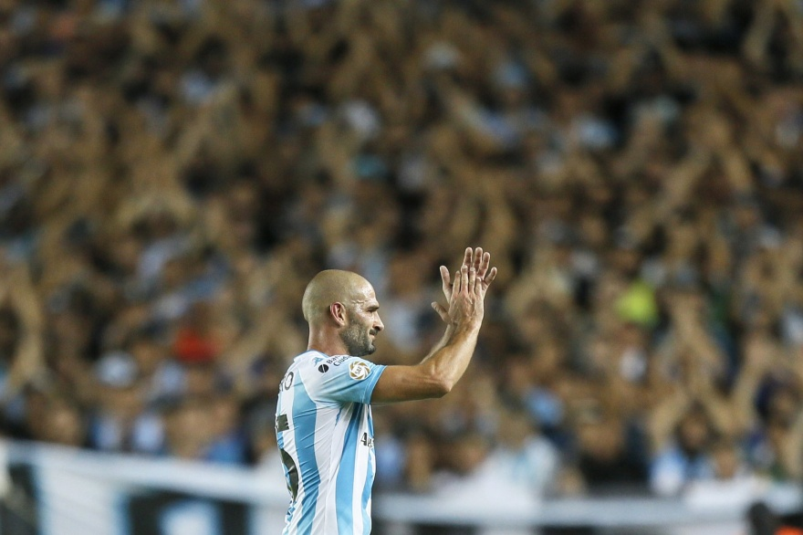 Cuánta falta nos hacés, CAPITÁN. Nos hace falta tu profesionalismo, tu respeto al hincha, tu exigencia, tu consciencia de donde estabas, tus gritos adentro de la cancha, tu liderazgo y tu calidad.