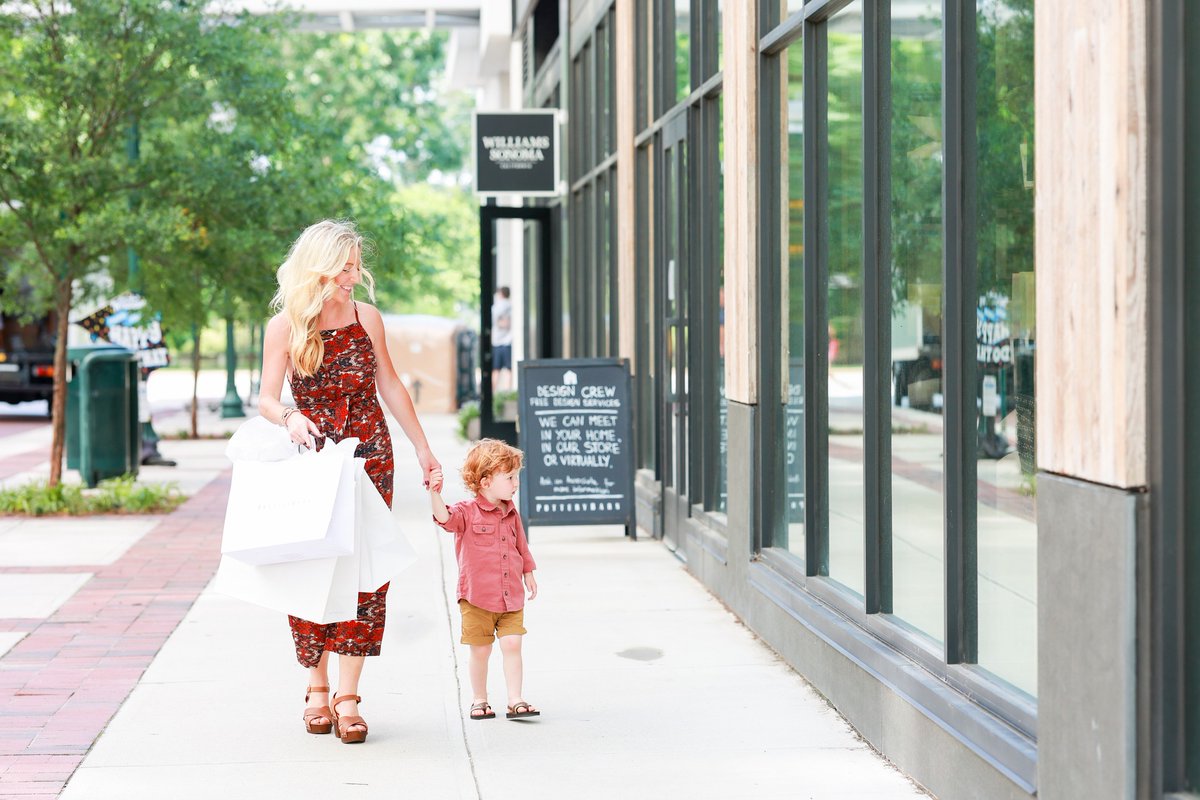 VBTownCenter's tweet photo. Town Center welcomes you to a center-wide Fall Open House on Saturday, September 16th from 11 am to 2 pm. Our friendly shops and restaurants are ready to welcome you with exclusive shopping and dining discounts. 

Learn more: https://t.co/y00WbYbR5k https://t.co/wmC3wZj4iM