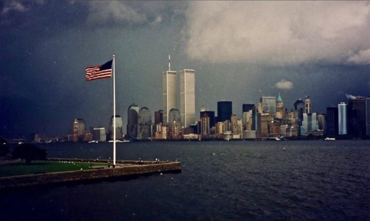 This is what New York City looked like 22 years ago tonight on September 10th, 2001. #NeverForget 🇺🇸