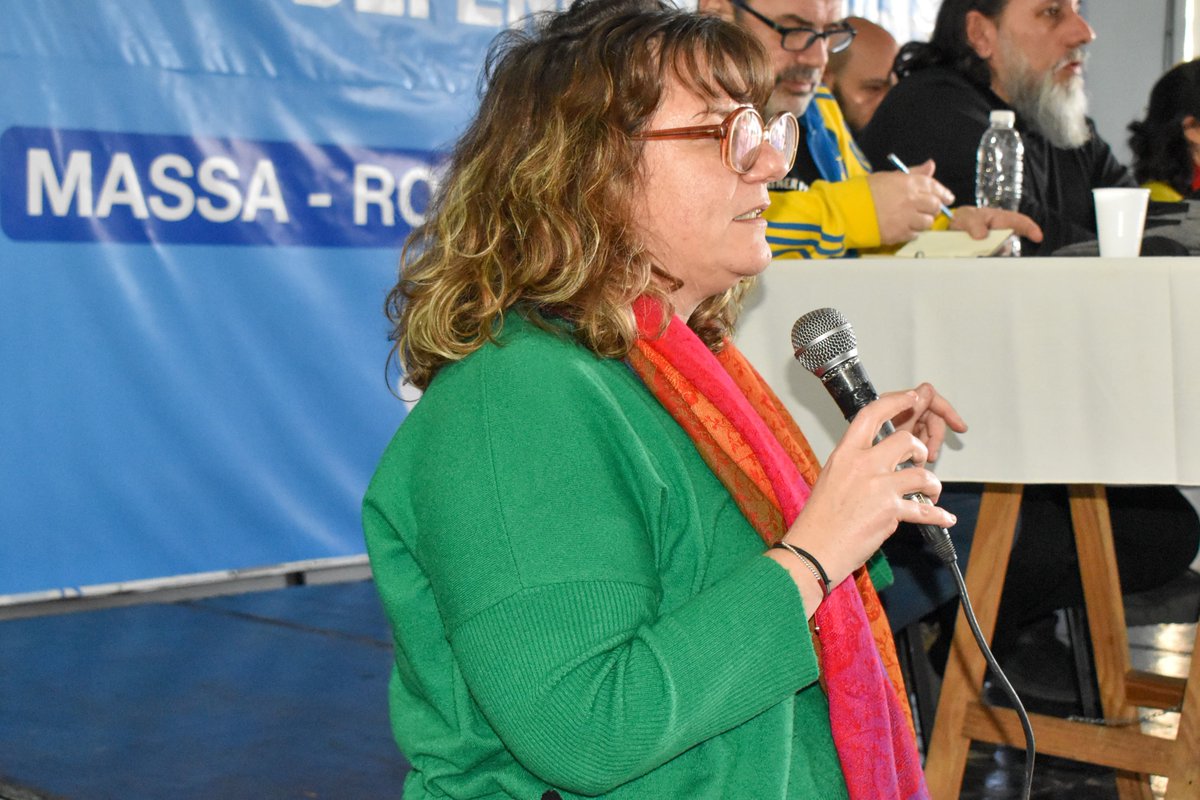 17de8's tweet photo. En el Encuentro de la militancia junto a diferentes organizaciones hermanas, acompañados por @jorgeferraresi y @Carli_Bianco reafirmamos el compromiso en la batalla electoral:
@SergioMassa Presidente 
@Kicillofok Gobernador

🇦🇷Patria Si Colonia No 🇦🇷 https://t.co/36KbWFs2nt