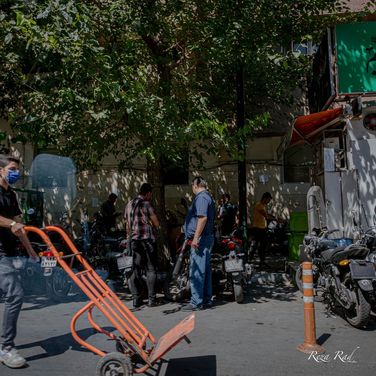 Streets of Tehran! 
#StreetPhotography #Tehran #StreetStories