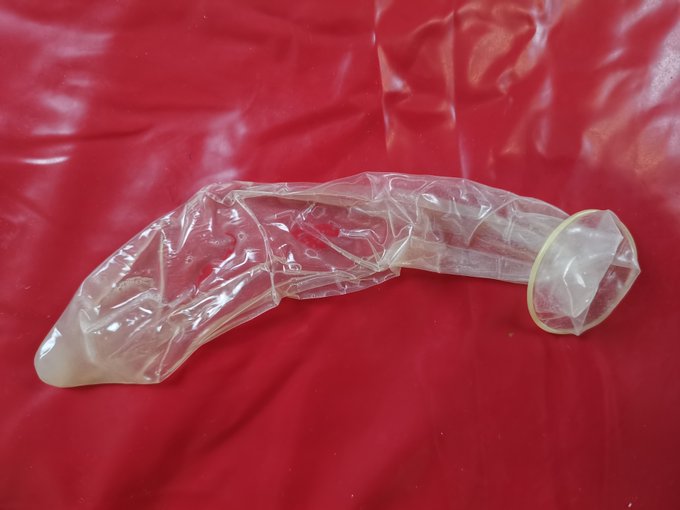 Isn't it really beautiful - transparent latex on red latex? https://t.co/UFmt4EkhJK