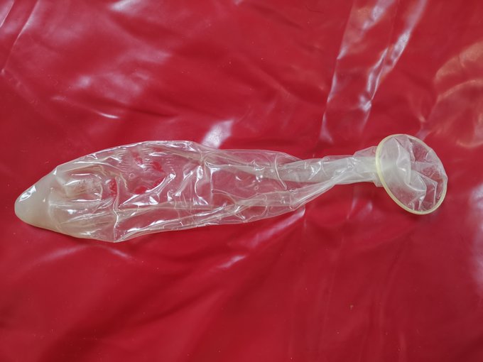 Isn't it really beautiful - transparent latex on red latex? https://t.co/UFmt4EkhJK