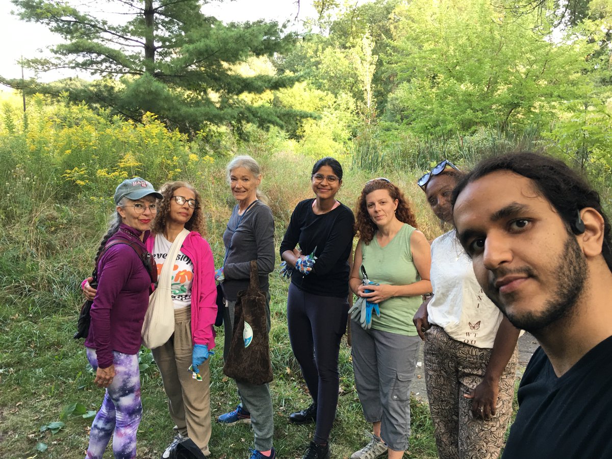 Friends of Smythe Park (@smytheparkto) on Twitter photo Thank you to the <a href="/naturestewards/">Toronto Nature Stewards</a> for removing 4 bags of Dog Strangling Vine seed pods from the park tonight! We had special guests Bikechain who were wonderful! It was such a fun and satisfying thing to do. Thank you to the <a href="/naturestewards/">Toronto Nature Stewards</a> for removing 4 bags of Dog Strangling Vine seed pods from the park tonight! We had special guests Bikechain who were wonderful! It was such a fun and satisfying thing to do.