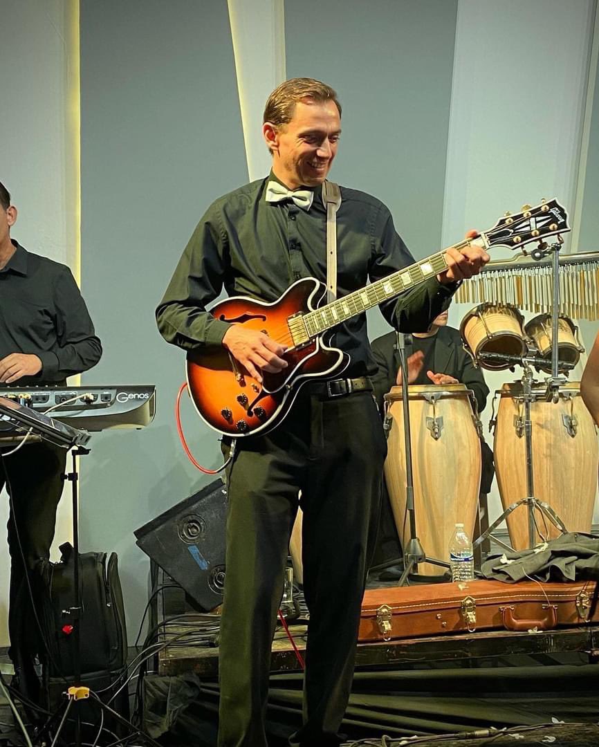 JosTorresMusic's tweet photo. 💥 🎉 Ayer en evento realizado en Ciudad Hidalgo - Michoacán 2023 con Alfil musical
.
.
.
#musica #alfilmusical #jostorresmusic #guitarrista #stage #onstage #musician #gibson #gibsoncustomshop #guitar #guitarplayer https://t.co/9sRJ1iwanQ