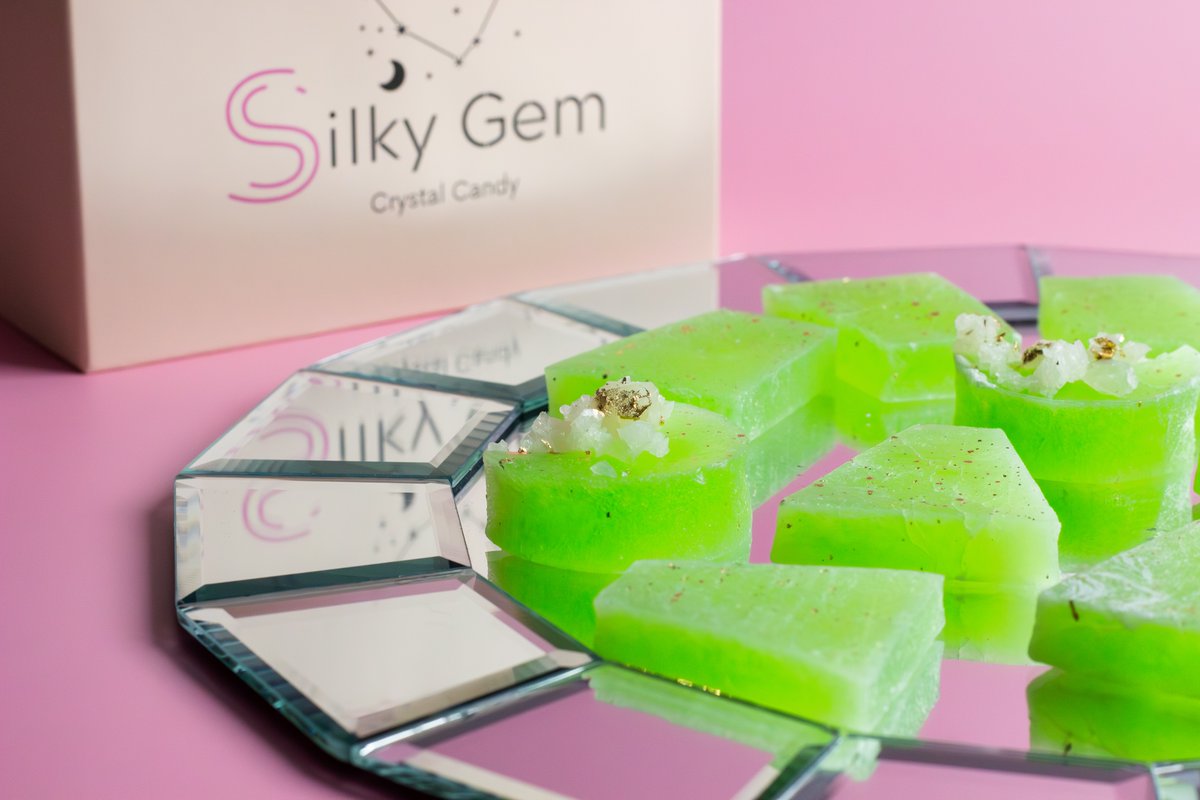 silky_gem's tweet photo. Honeydew Peridot: A mesmerizing single flavor experience. Dive into the refreshing taste of honeydew in every crystalline bite. Pure delight awaits! https://t.co/yJFcB5kSqz