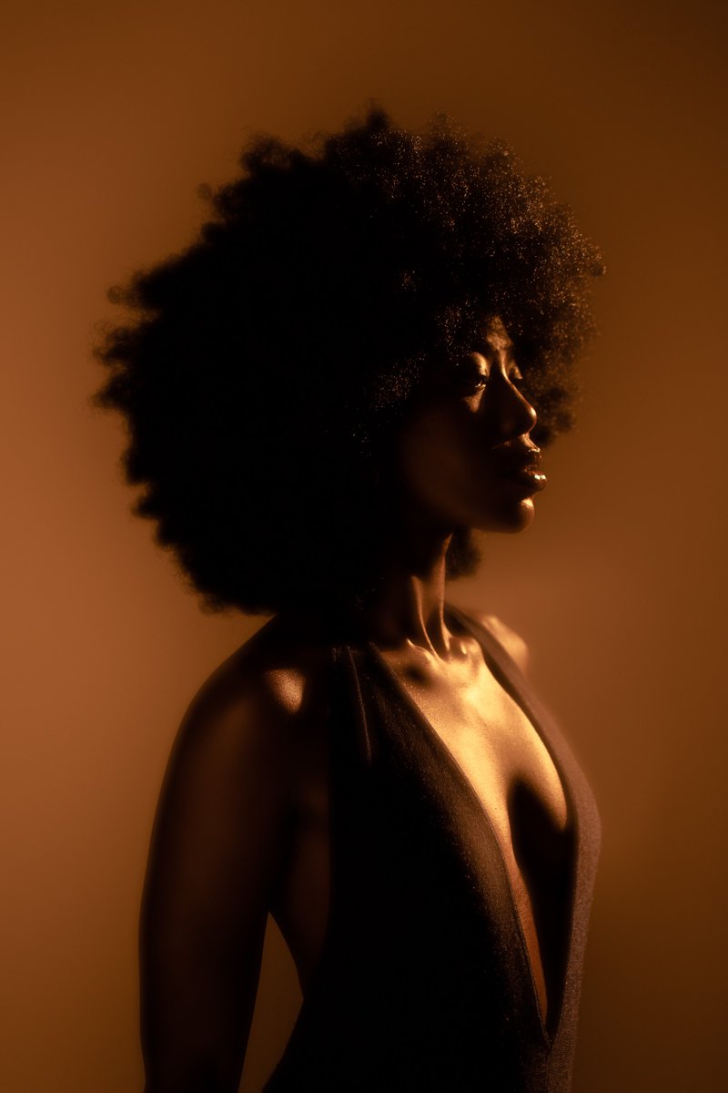 moodydarkroom's tweet photo. This is how I photograph women https://t.co/RKKgKjL4wo