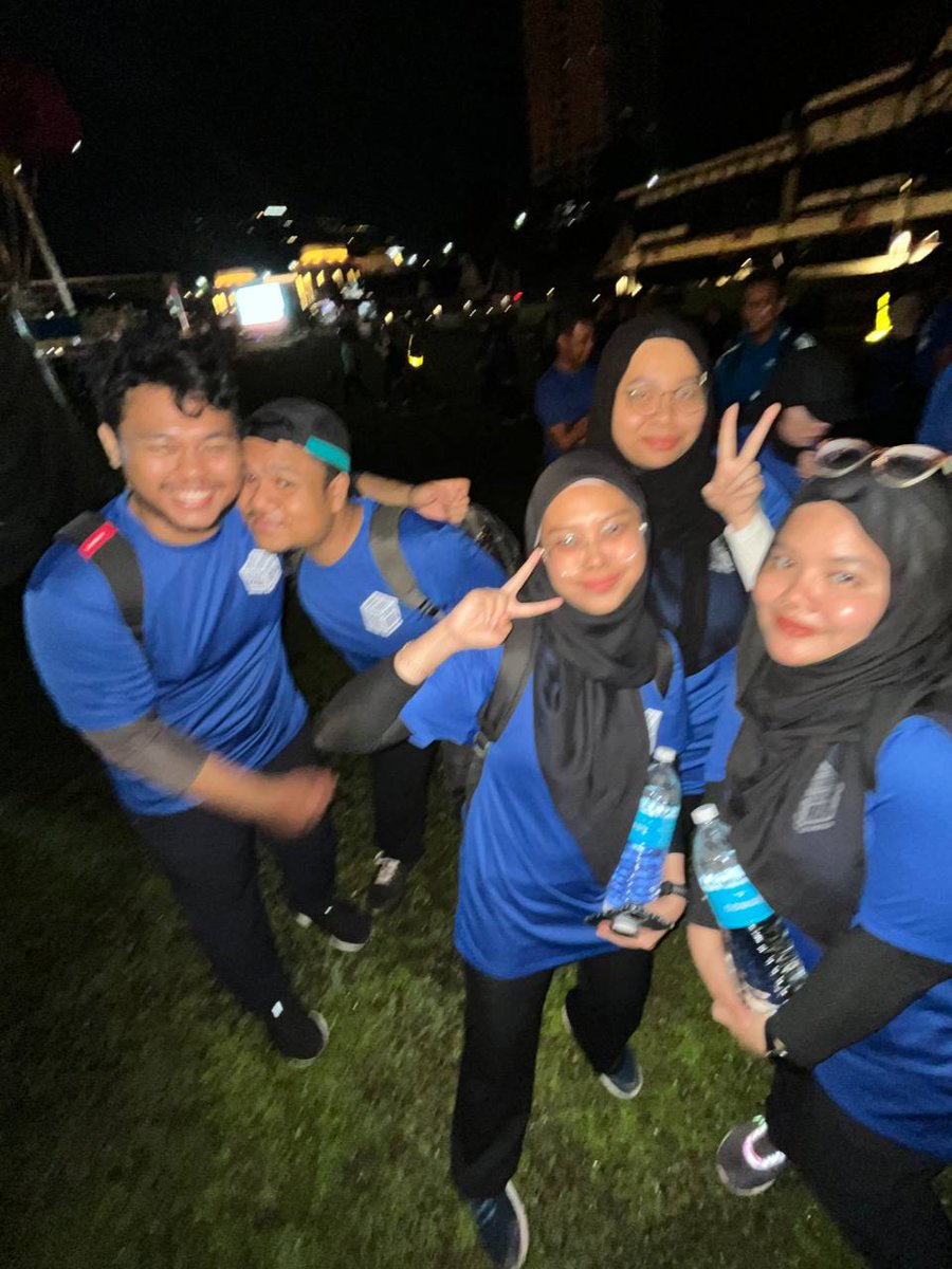makcikaripap69's tweet photo. I love volunteering #CowayRun https://t.co/0mQVM8pRwh