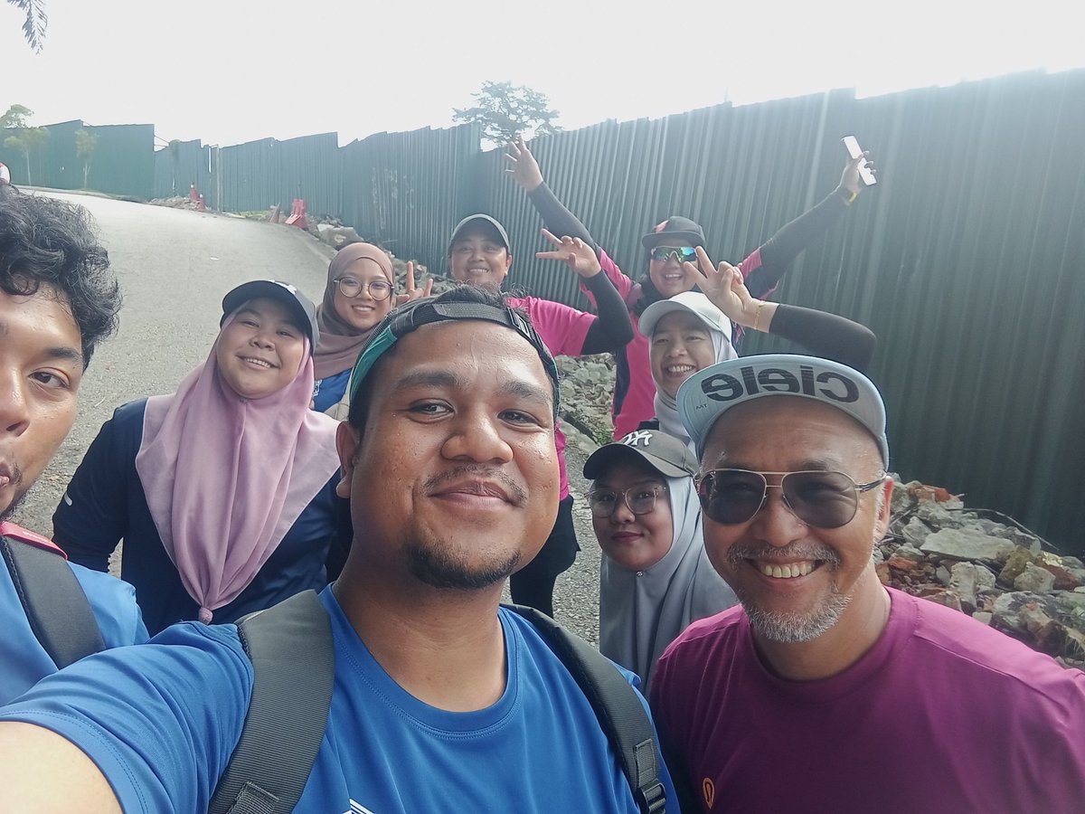 makcikaripap69's tweet photo. I love volunteering #CowayRun https://t.co/0mQVM8pRwh
