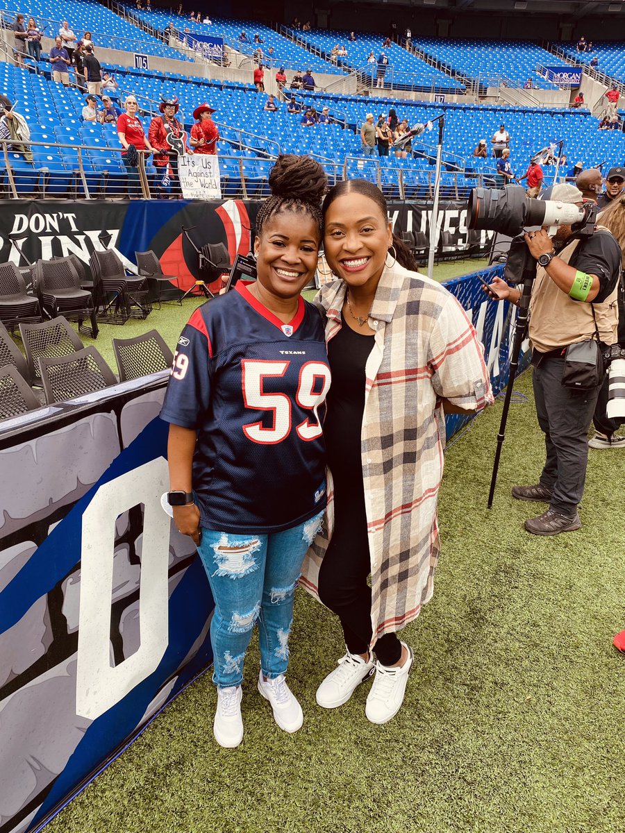 OneMassey's tweet photo. Although they took an “L” I am ETERNALLY grateful I was able to witness my little cousin @DRyans59 coach his first regular season NFL game as HEAD COACH of the @HoustonTexans. Proud of you family! https://t.co/PBw5Tv7L75