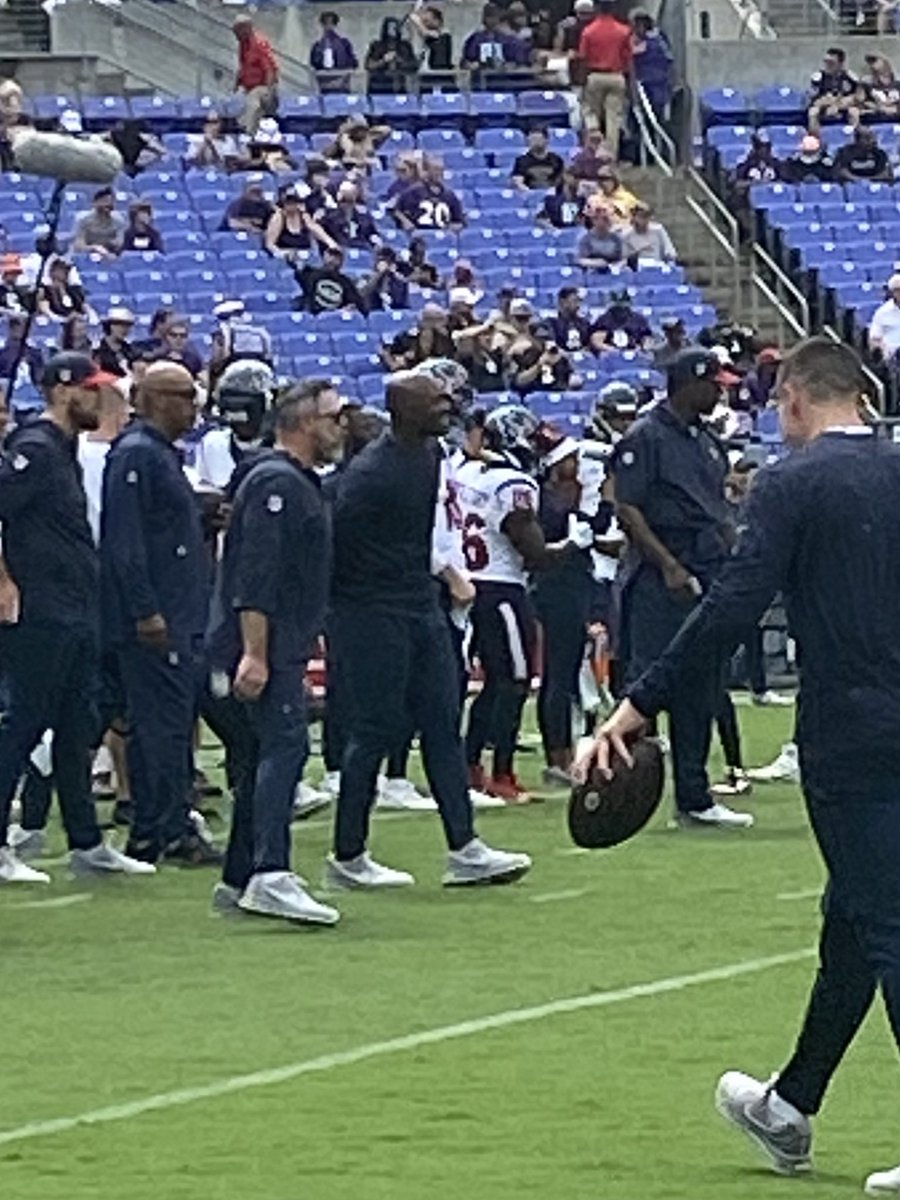 OneMassey's tweet photo. Although they took an “L” I am ETERNALLY grateful I was able to witness my little cousin @DRyans59 coach his first regular season NFL game as HEAD COACH of the @HoustonTexans. Proud of you family! https://t.co/PBw5Tv7L75