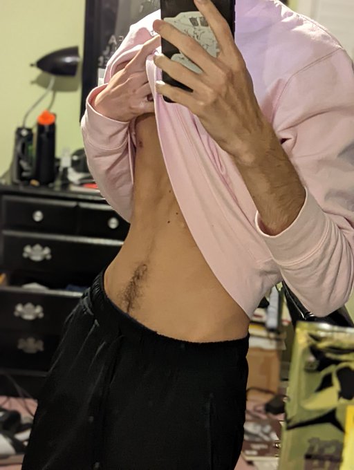 I like this sweater. I think the color looks good on me https://t.co/wiVX9V8ink