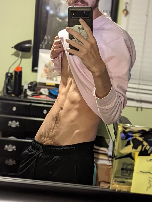 I like this sweater. I think the color looks good on me https://t.co/wiVX9V8ink