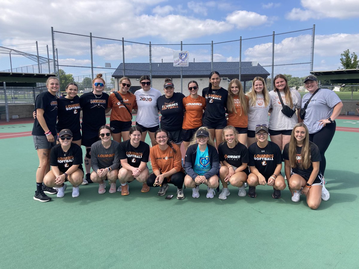 LourdesSoftball's tweet photo. Thank you to the Miracle League of Northwest Ohio for inviting us out to your games today. Partnering with the athletes of the Miracle League is one of our favorite days of the year! Glad that we could spend the day sharing our love of the game ⚾️🥎💜💛💙 https://t.co/1K6fVMKqF5