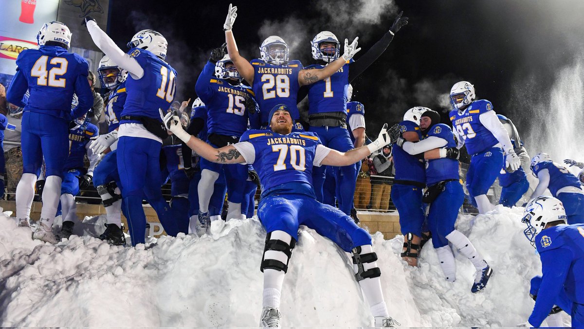 After a great conversation with <a href="/CoachBibbs52/">Jalon Bibbs</a> I am blessed to receive an offer from FCS Champions <a href="/GoJacksFB/">SDSU Football</a>. @SDSURogers3 <a href="/CoachBobbit/">Jesse Bobbit</a>