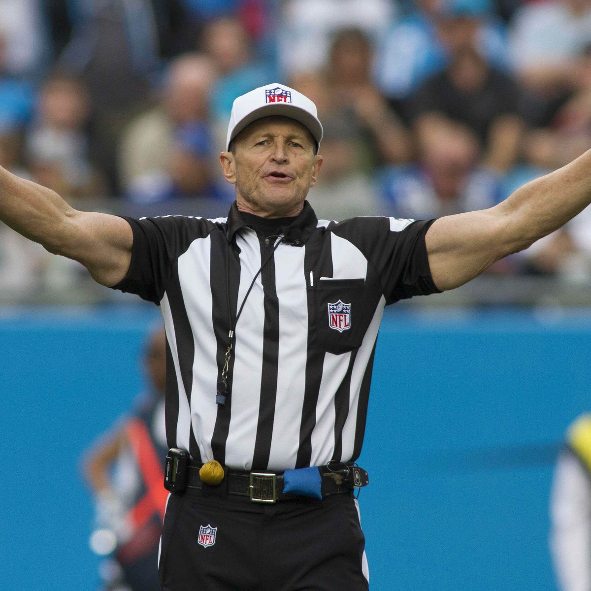 geo_ashburn's tweet photo. @Super70sSports Four way tie: Ed Hochuli (...and his guns &amp; 15 minute explanations), Mike Carey, Gene Steratore (Great College Basketball Ref too) and Jim Tunney https://t.co/zvtluDpQrW