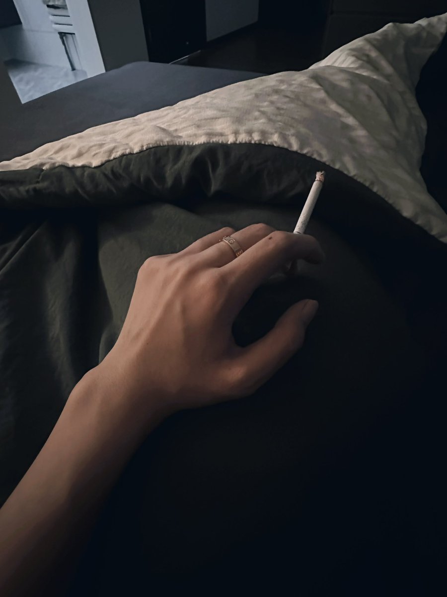 我的手怎么越来越像男的了 https://t.co/ovw4ls19p1